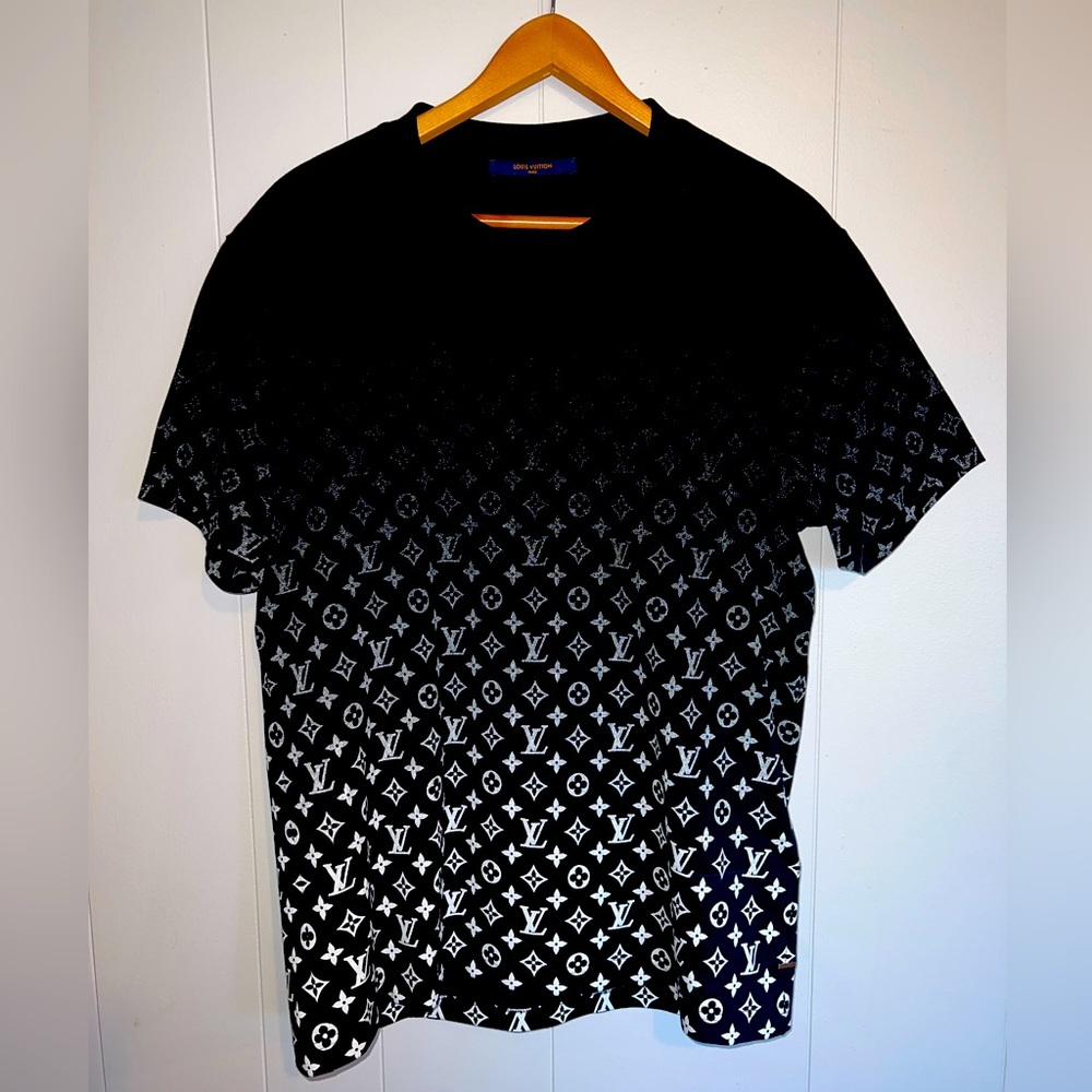 LVSE MONOGRAM GRADIENT T-SHIRT